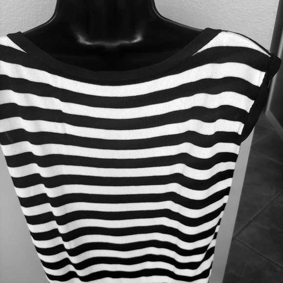 ☀SALE 4 for$20☀               Black and White Striped Knit Tunic - Picture 3 of 4